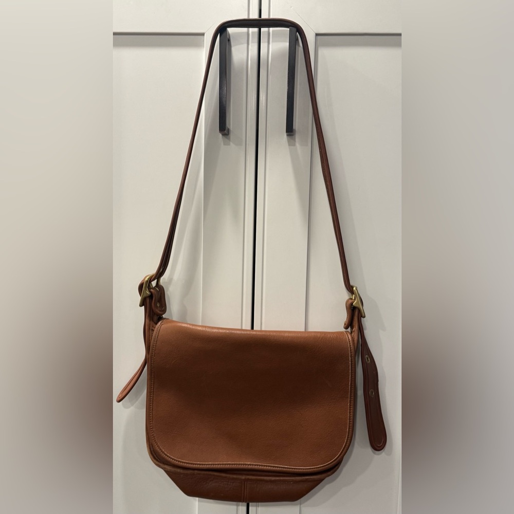 Vintage Coach 9951 Patricia Legacy British Tan Leather Messenger Shoulder Bag